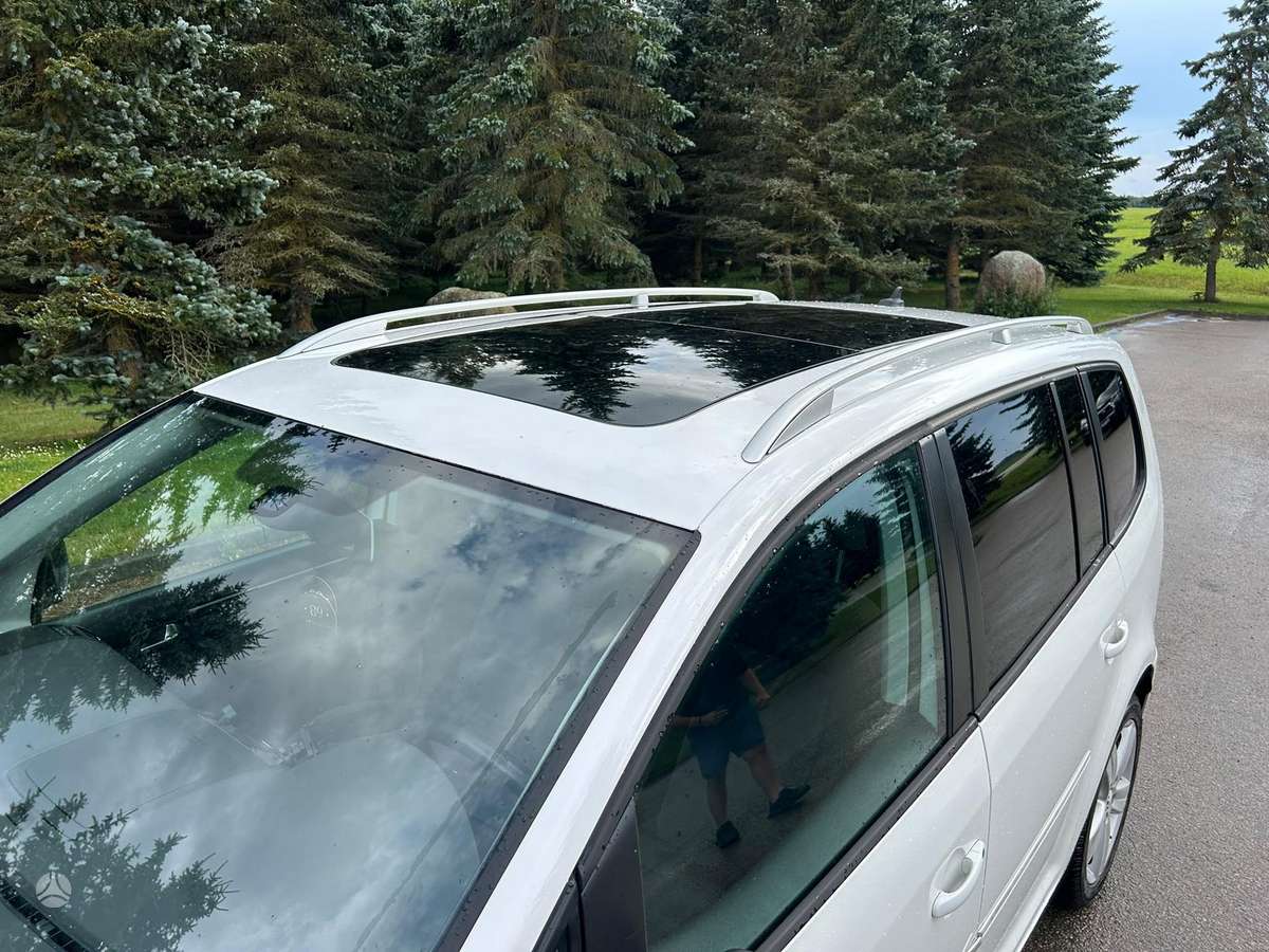 Volkswagen Touran - 11