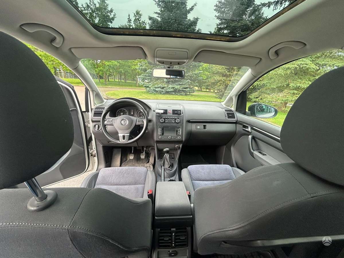 Volkswagen Touran - 12