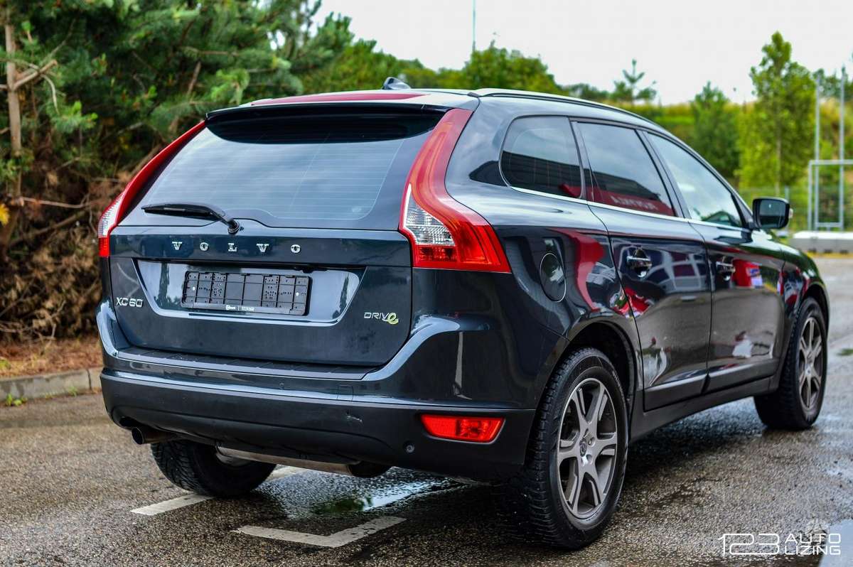 Volvo XC60, 2.0 l., off-road / crossover
