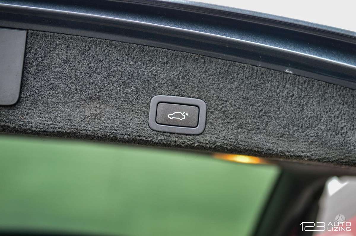 Volvo XC60, 2.0 l., off-road / crossover