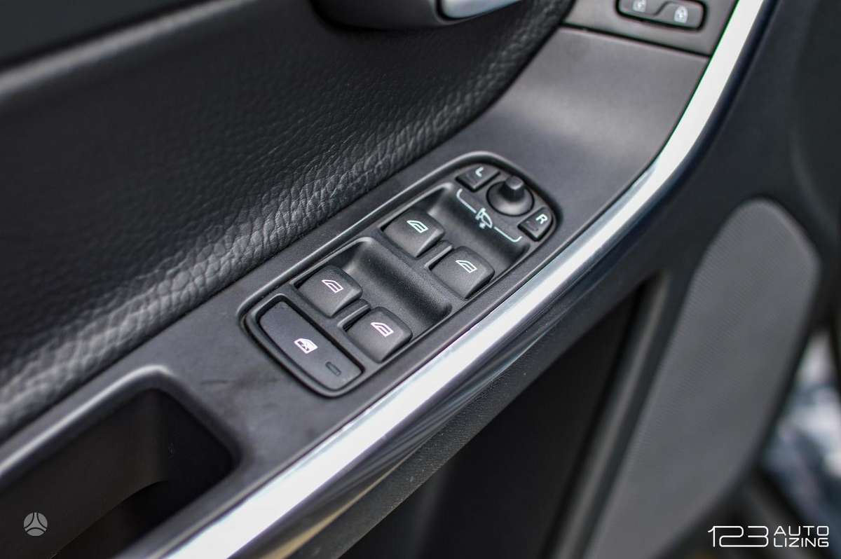 Volvo XC60, 2.0 l., off-road / crossover