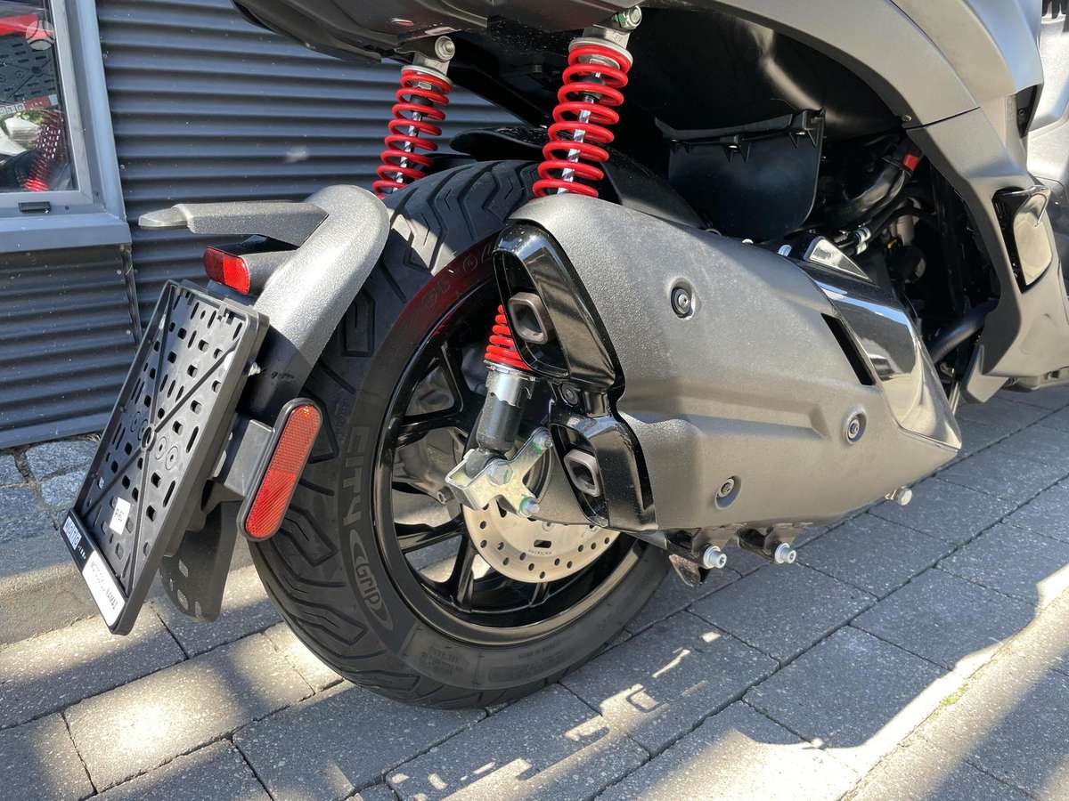 Piaggio MP3 400cc, trikes