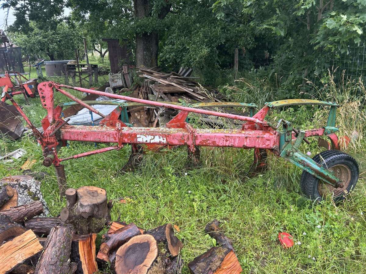 Kverneland 4B, ploughs