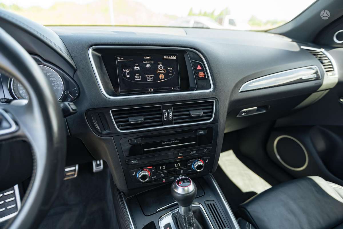 Audi Q5, 3.0 l., off-road / crossover