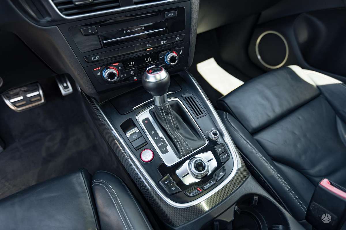 Audi Q5, 3.0 l., off-road / crossover