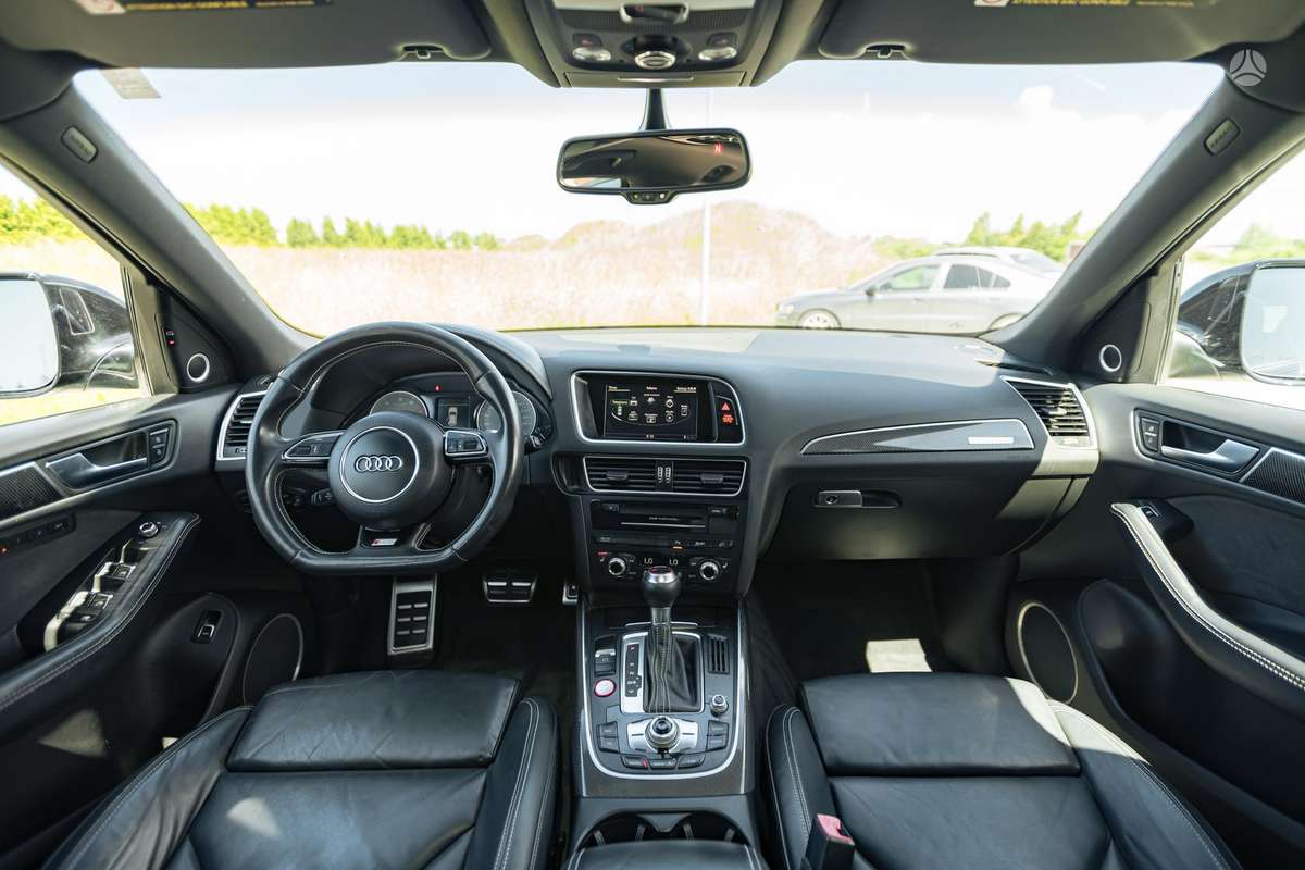 Audi Q5, 3.0 l., off-road / crossover