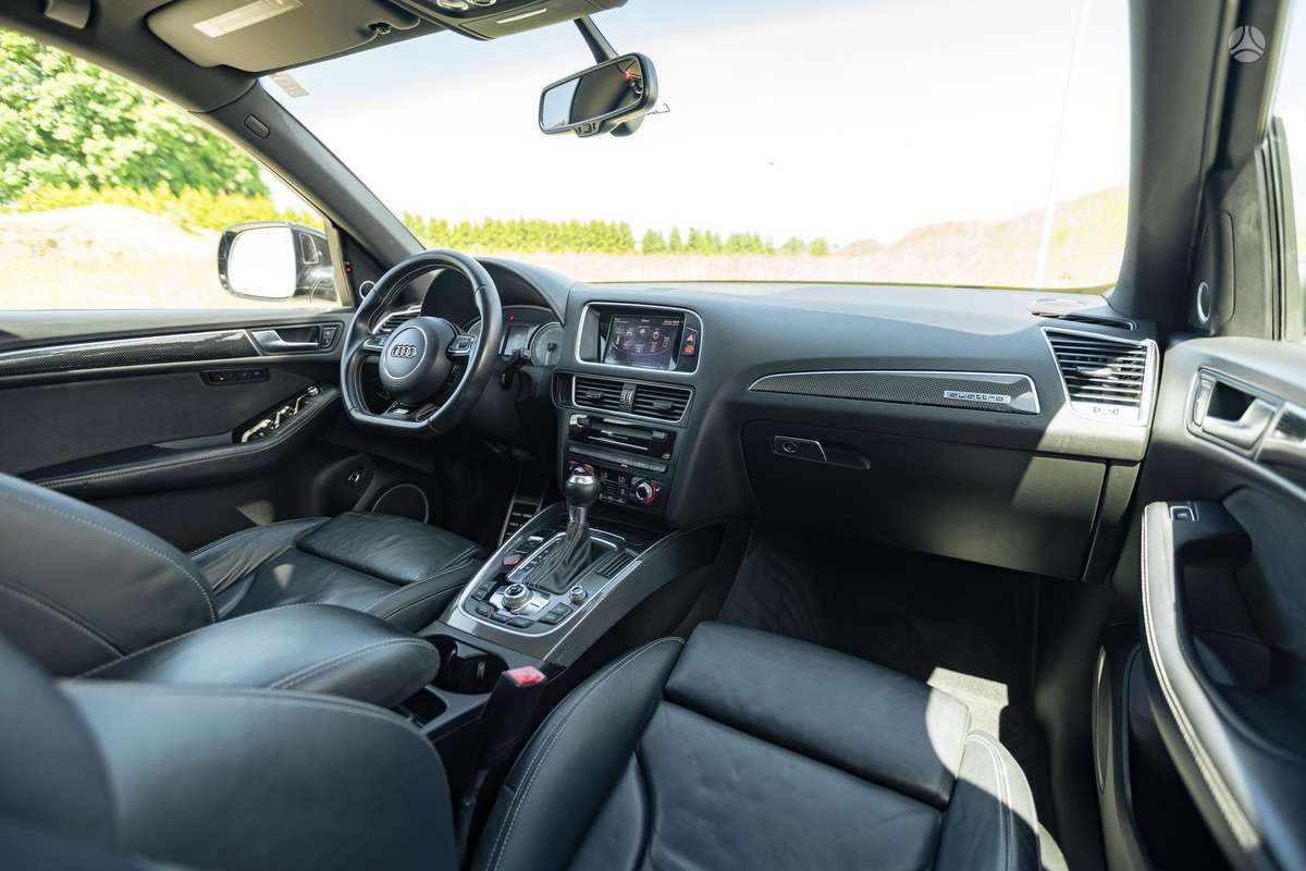 Audi Q5, 3.0 l., off-road / crossover