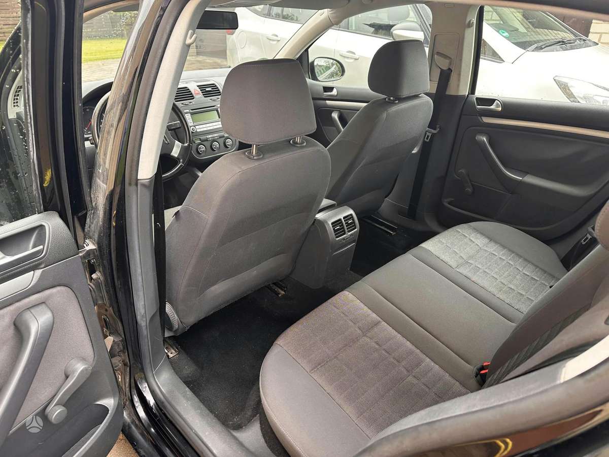 Volkswagen Golf - 11