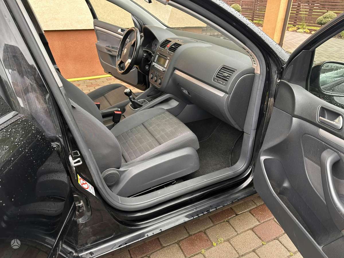 Volkswagen Golf - 10