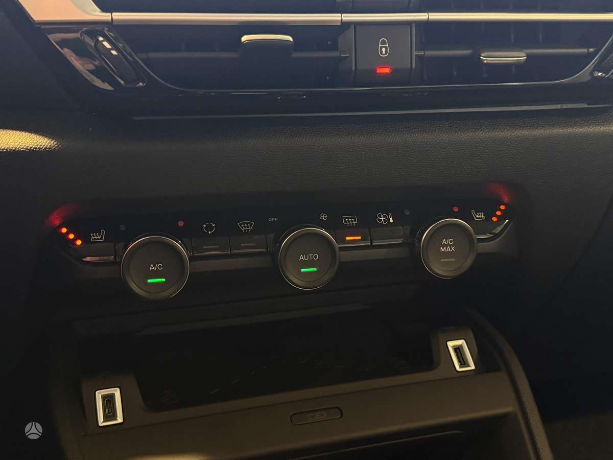 Citroen C4, 1.2 l., hatchback