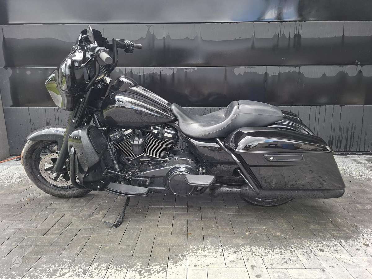 Harley-Davidson FLHTK, touring / sport touring