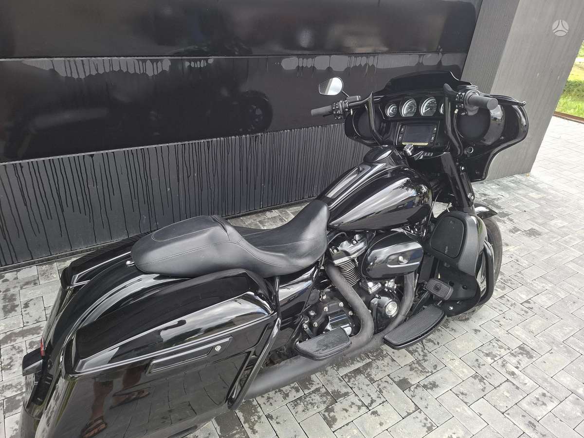 Harley-Davidson FLHTK, touring / sport touring
