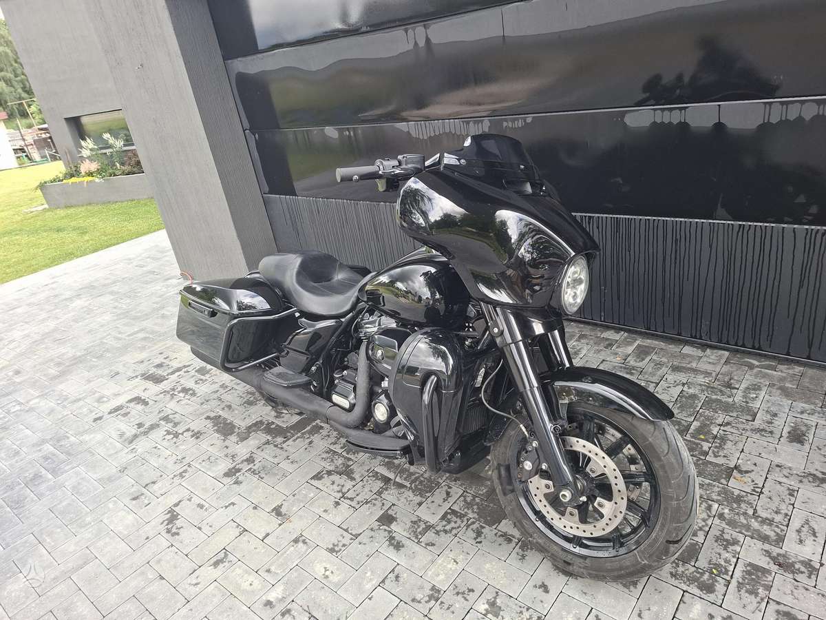 Harley-Davidson FLHTK, touring / sport touring