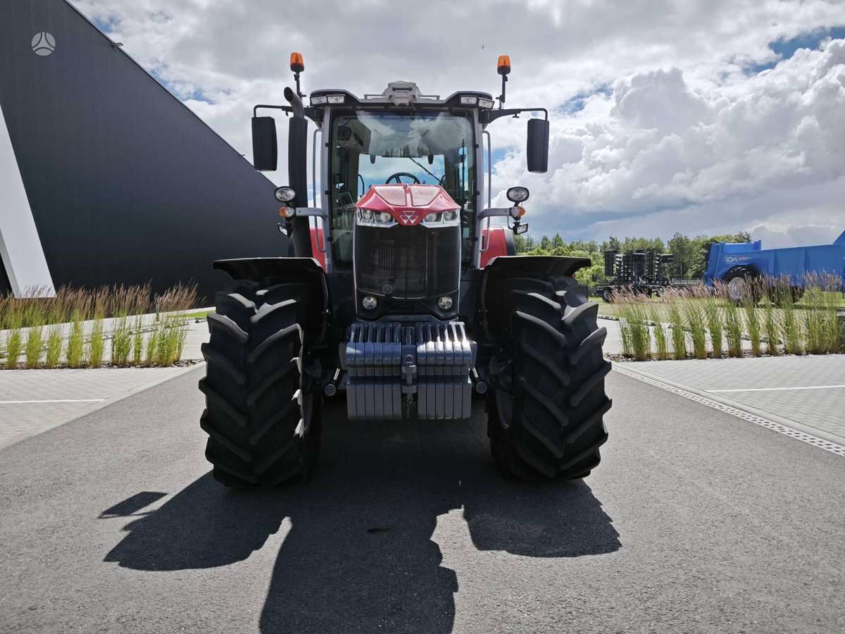 Massey Ferguson 8S.265, traktoriai