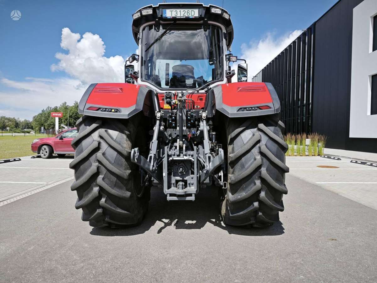 Massey Ferguson 8S.265, traktoriai