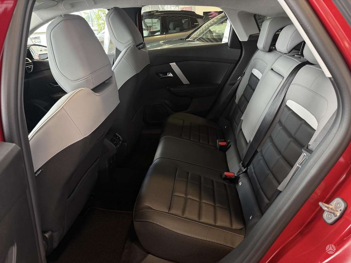Citroen C4, 1.2 l., hatchback