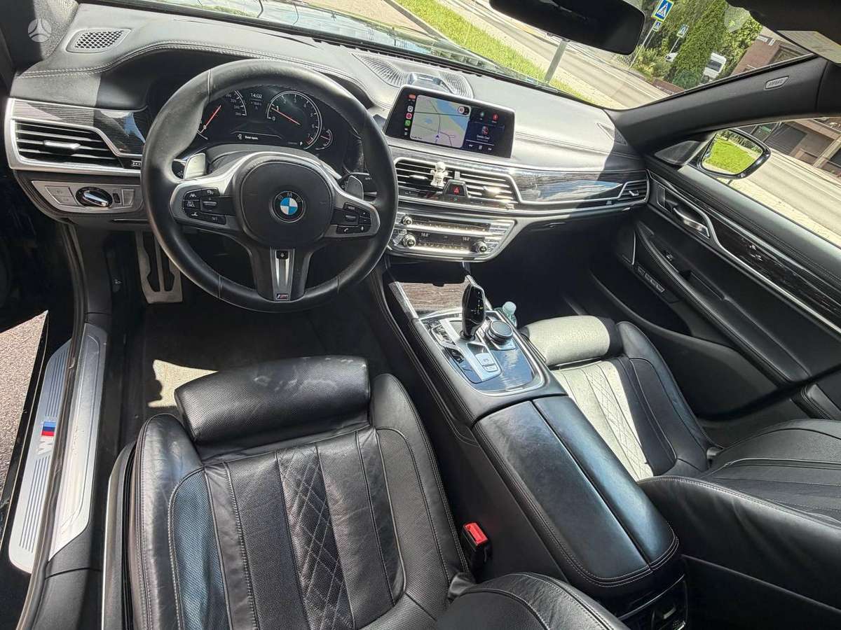 BMW 750, 4.4 l., Седан