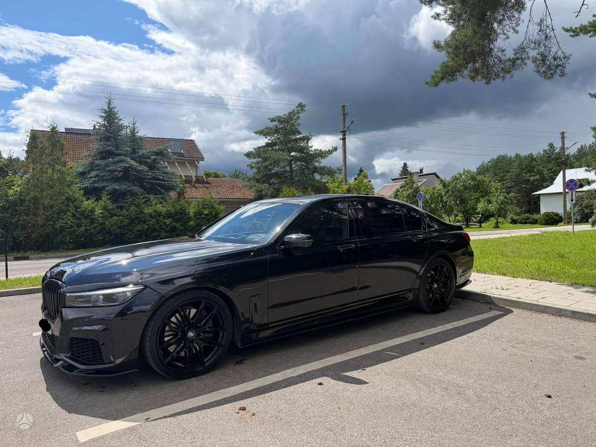BMW 750, 4.4 l., Седан