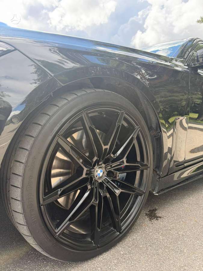 BMW 750, 4.4 l., Седан