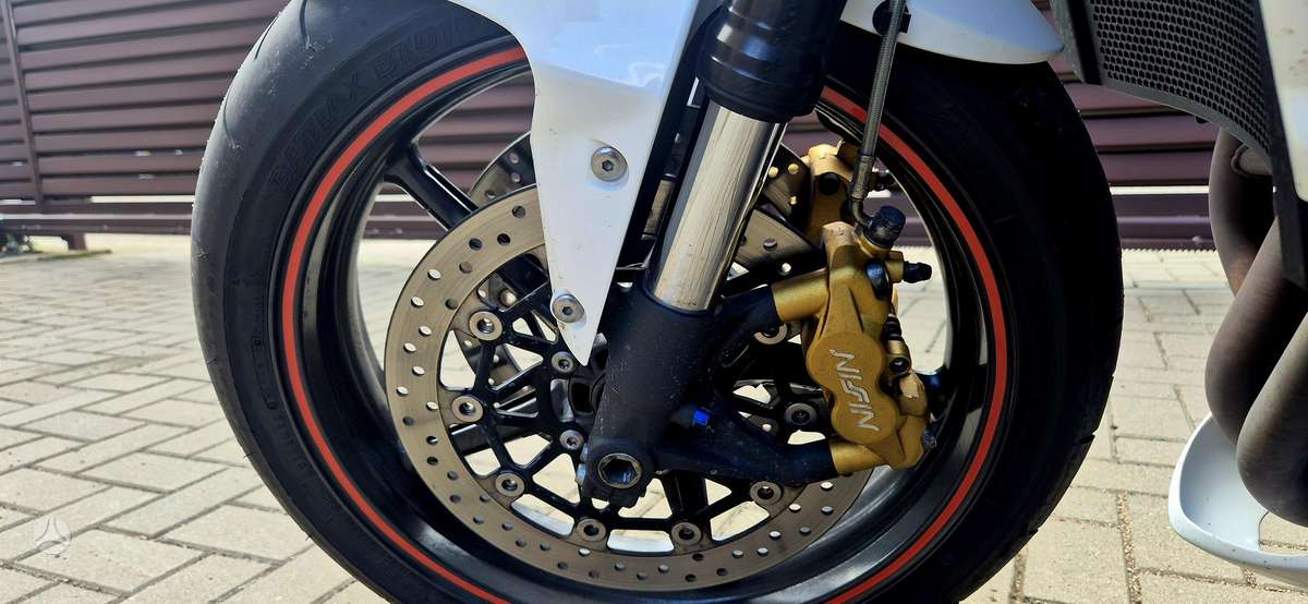 Triumph Street Triple 675cc, street / classic