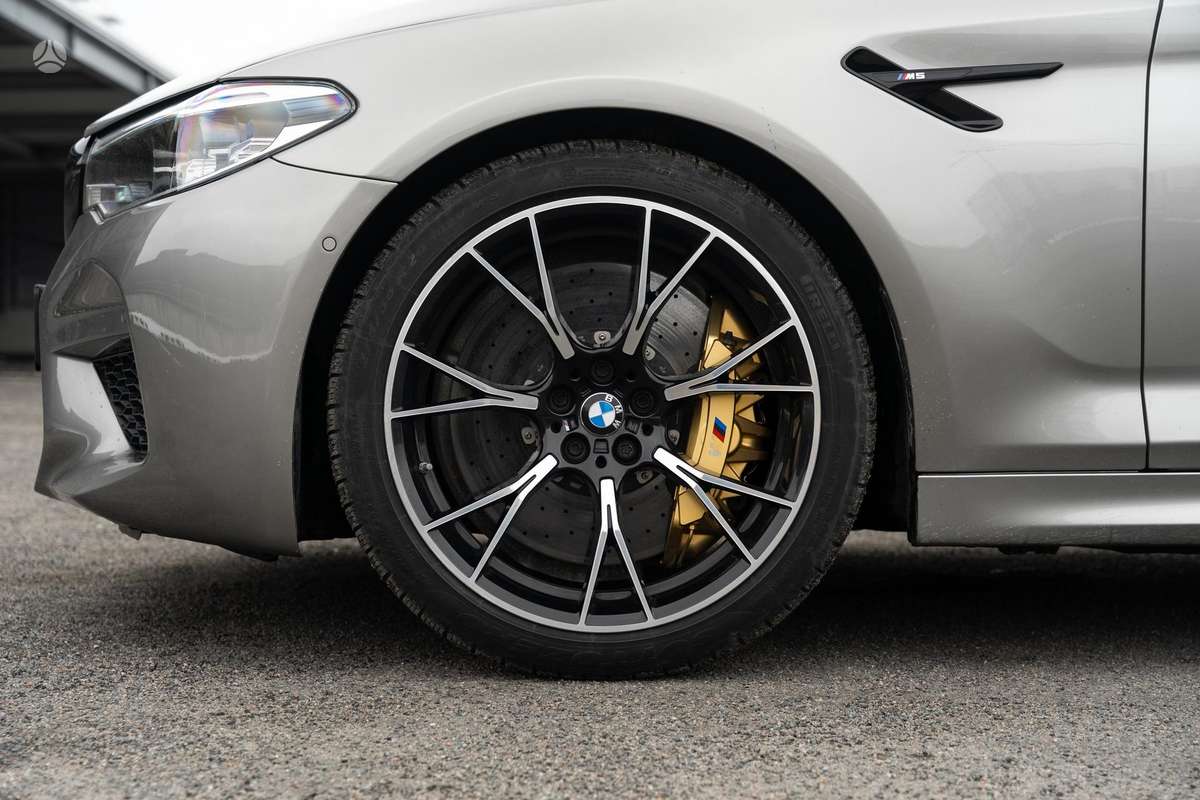 BMW M5, 4.4 l., Седан