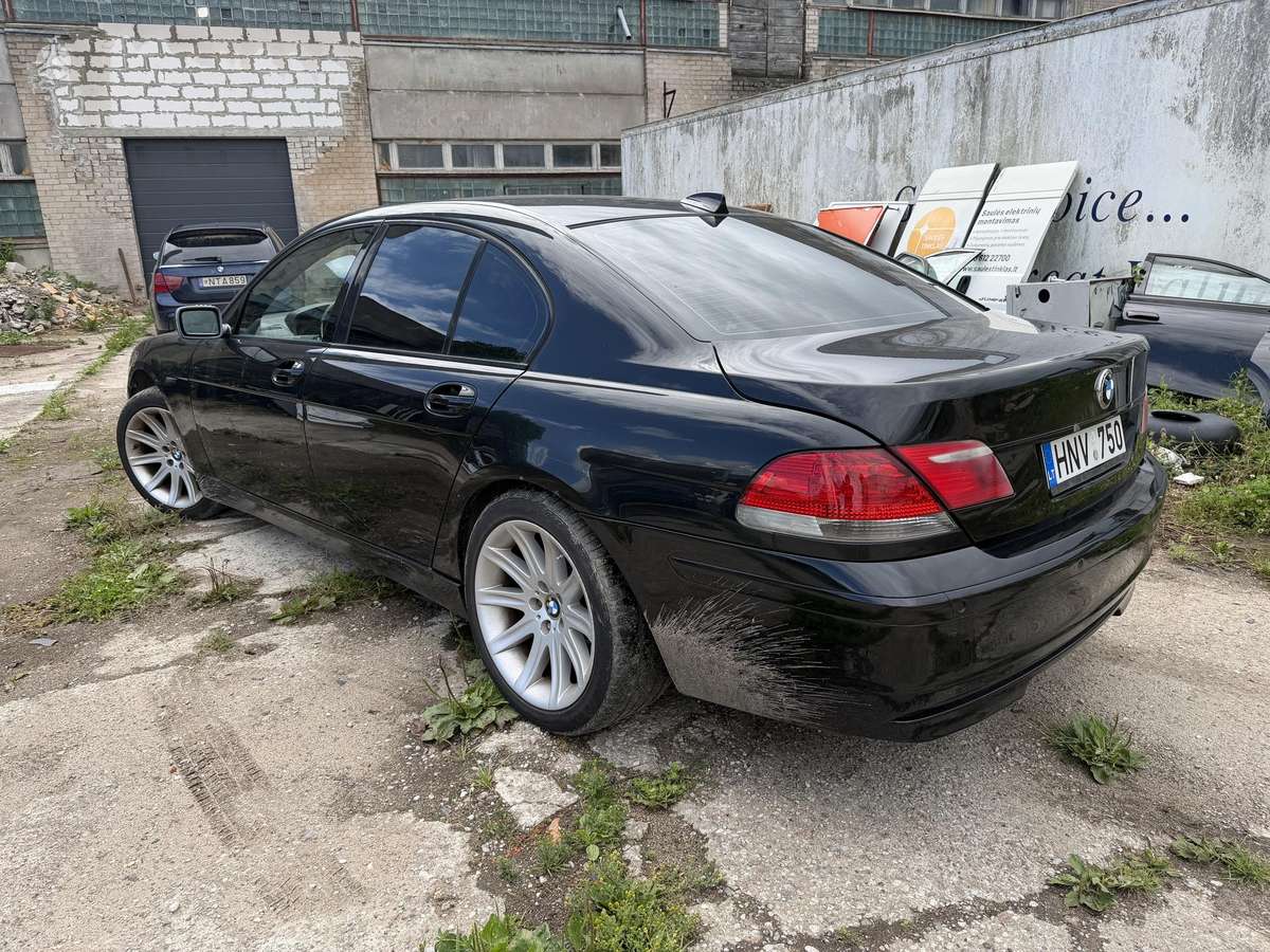 BMW 730 Aktyvi pakaba pritraukejai