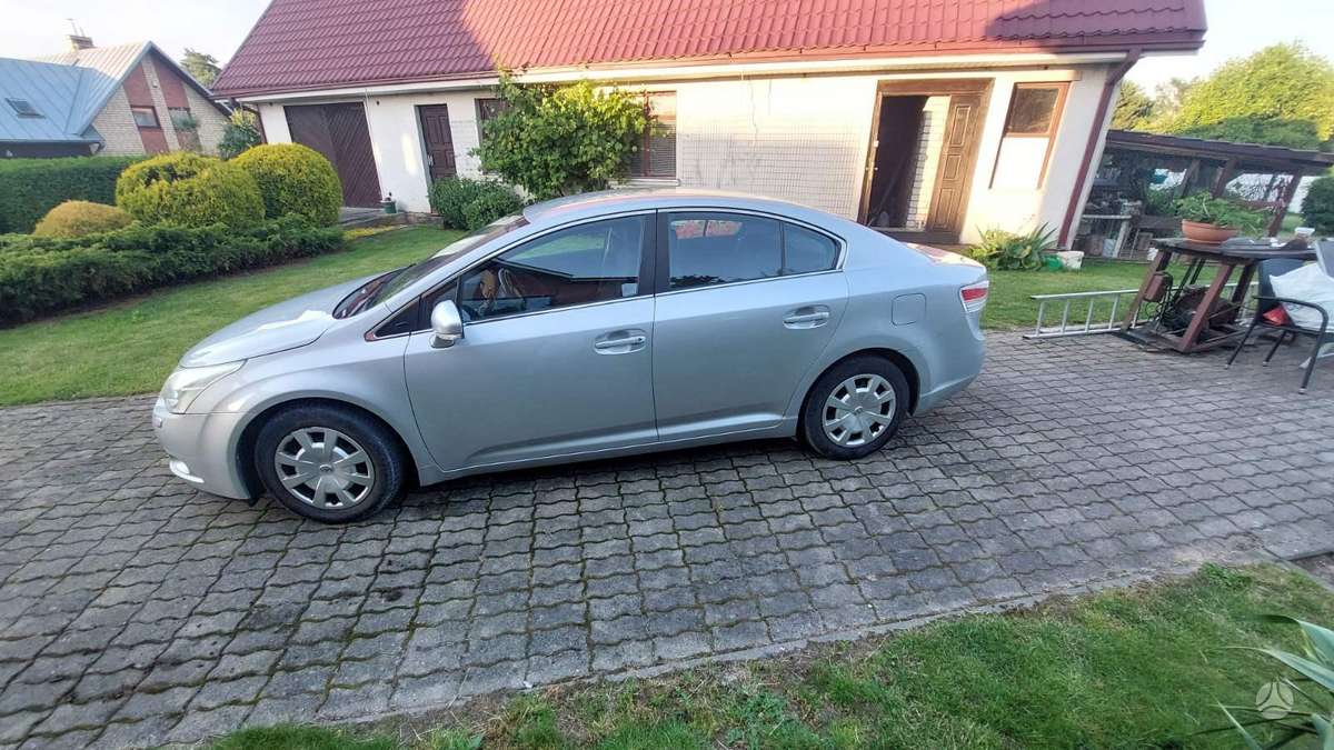 Toyota Avensis - 4