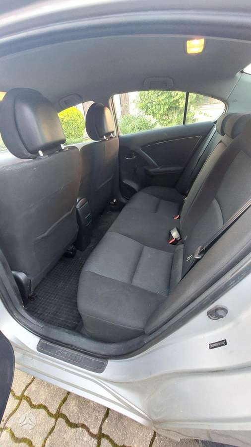 Toyota Avensis - 8