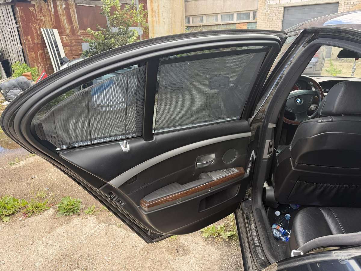 BMW 730 Aktyvi pakaba pritraukejai