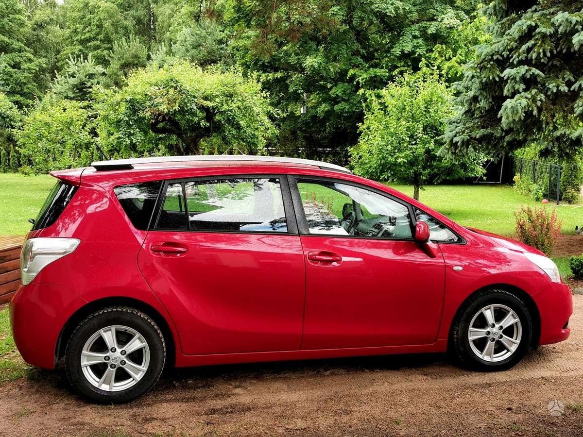 Toyota Verso, 1.8 l., hatchback