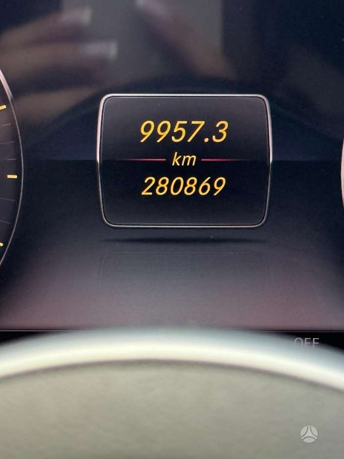 Mercedes-Benz E220, Седан