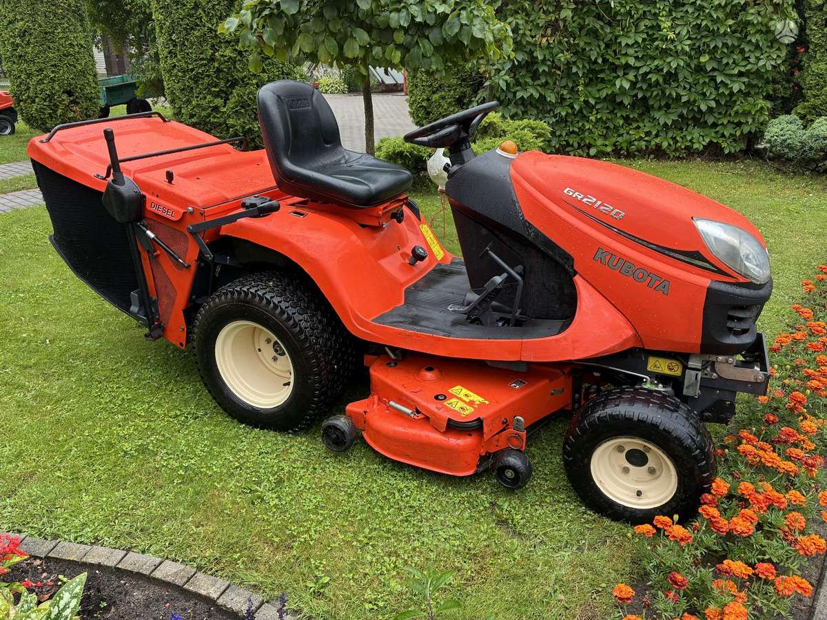 Kubota GR2120 (4x4), garden tractors