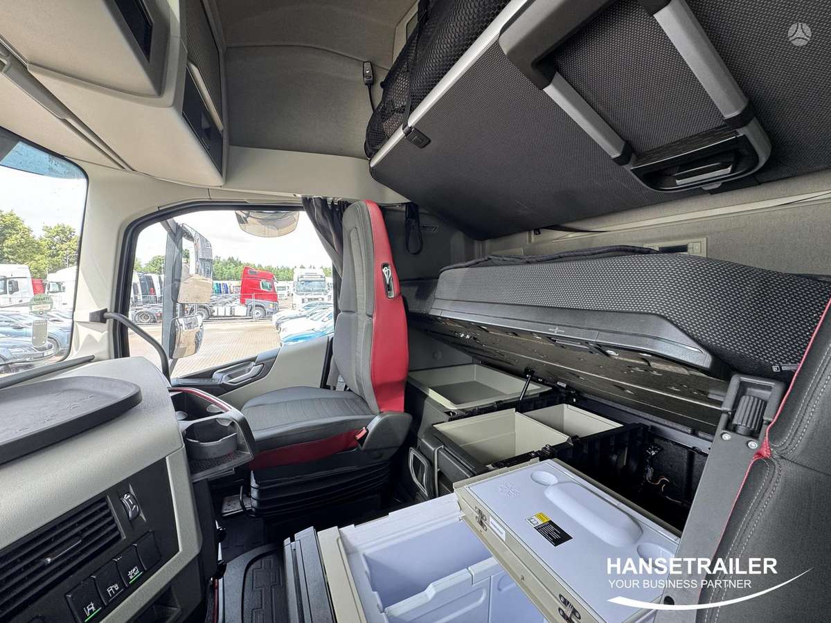Volvo FH Globetrotter XL, double sleeper