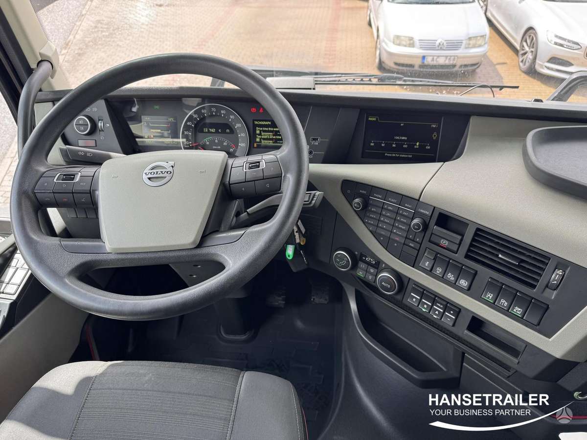 Volvo FH Globetrotter XL, double sleeper