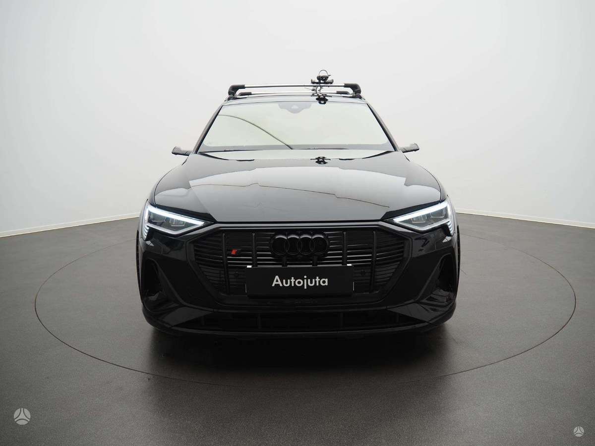 Audi e-tron, off-road / crossover