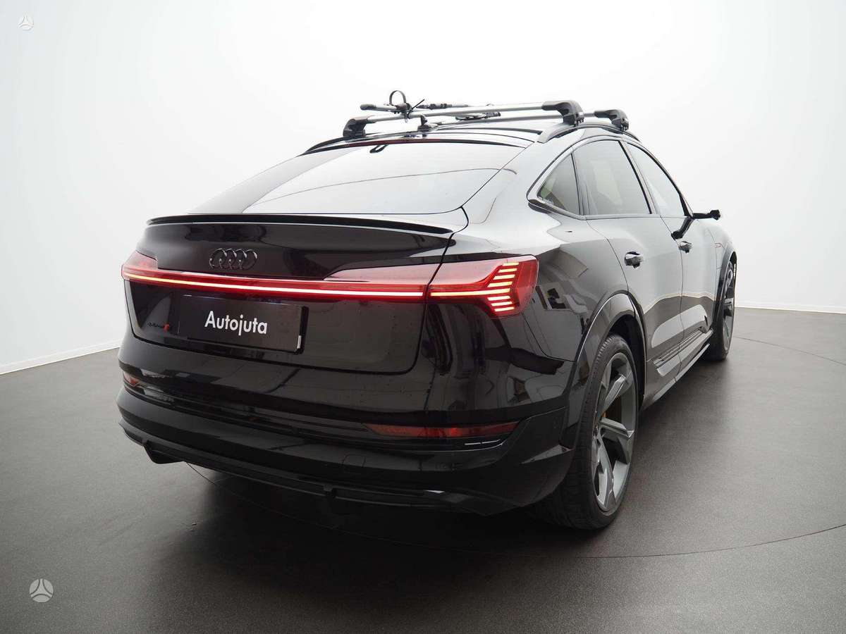 Audi e-tron, visureigis / krosoveris