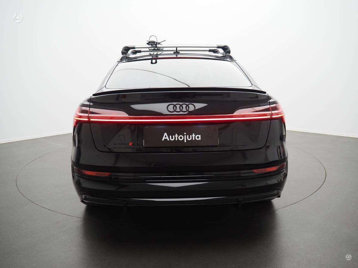 Audi e-tron, Внедорожник / Кроссовер
