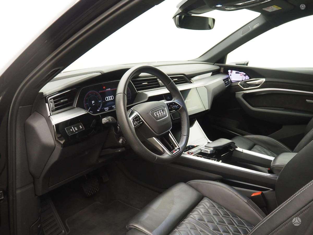 Audi e-tron, visureigis / krosoveris