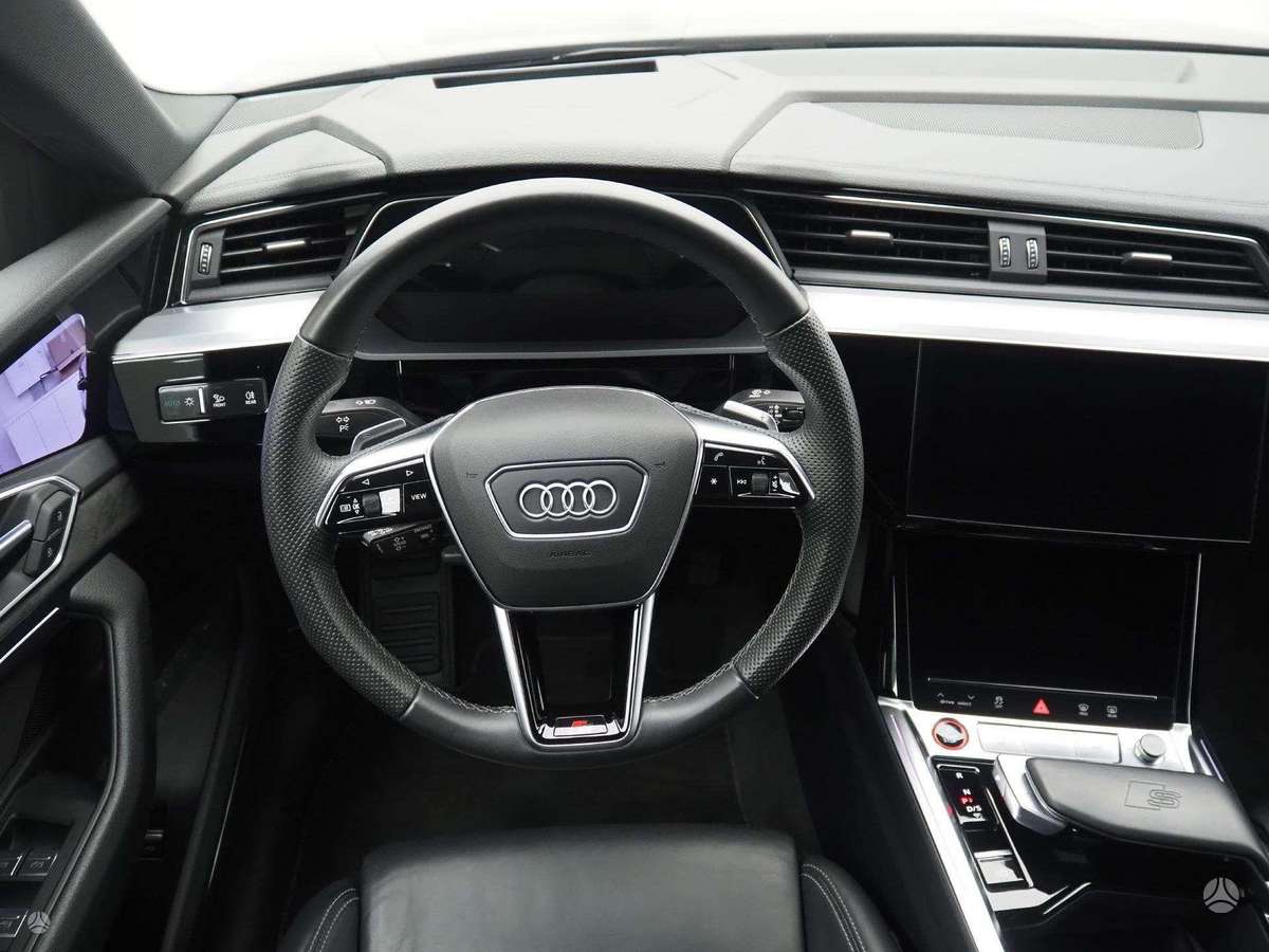 Audi e-tron, Внедорожник / Кроссовер