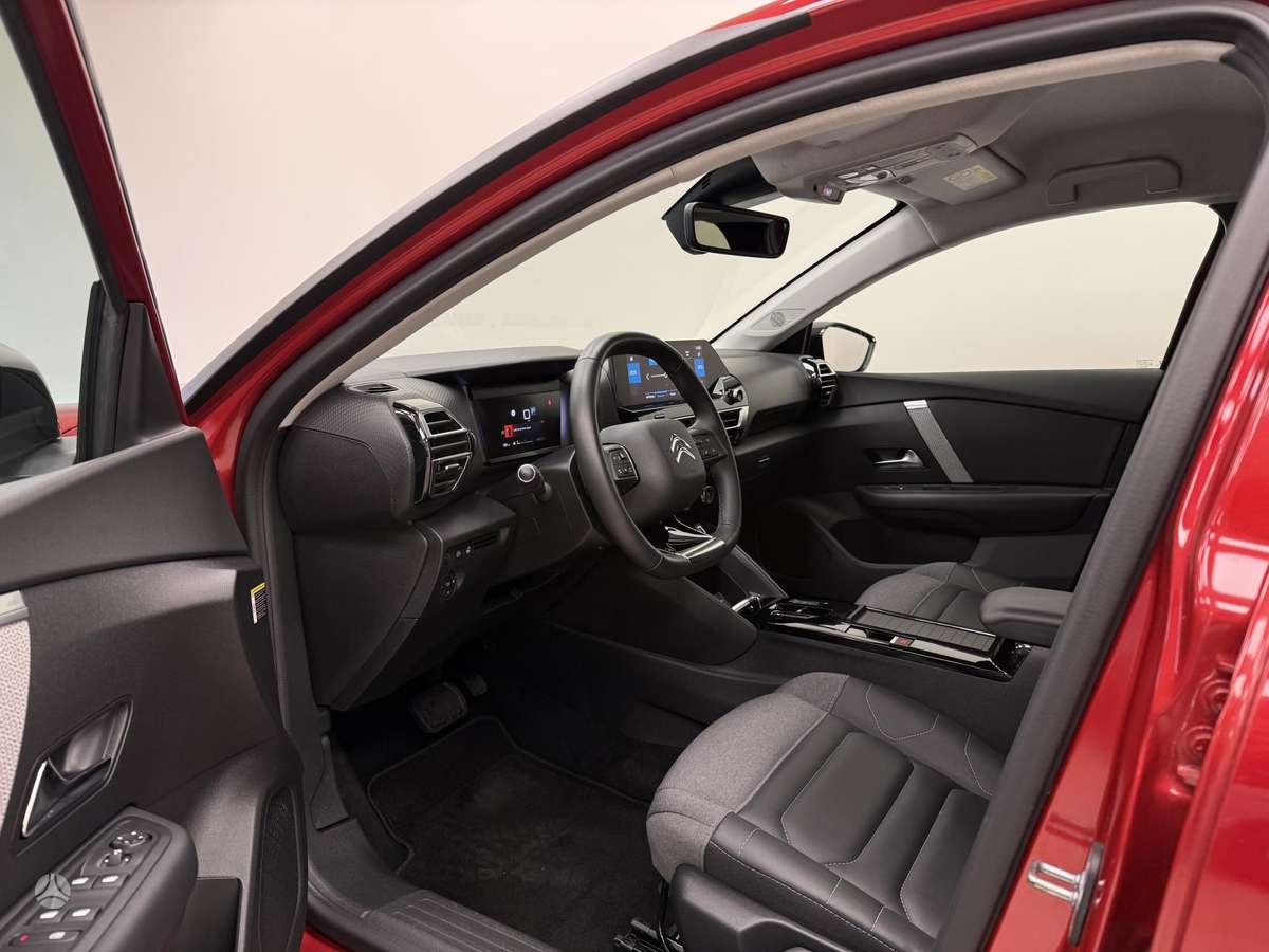 Citroen C4, 1.2 l., hatchback