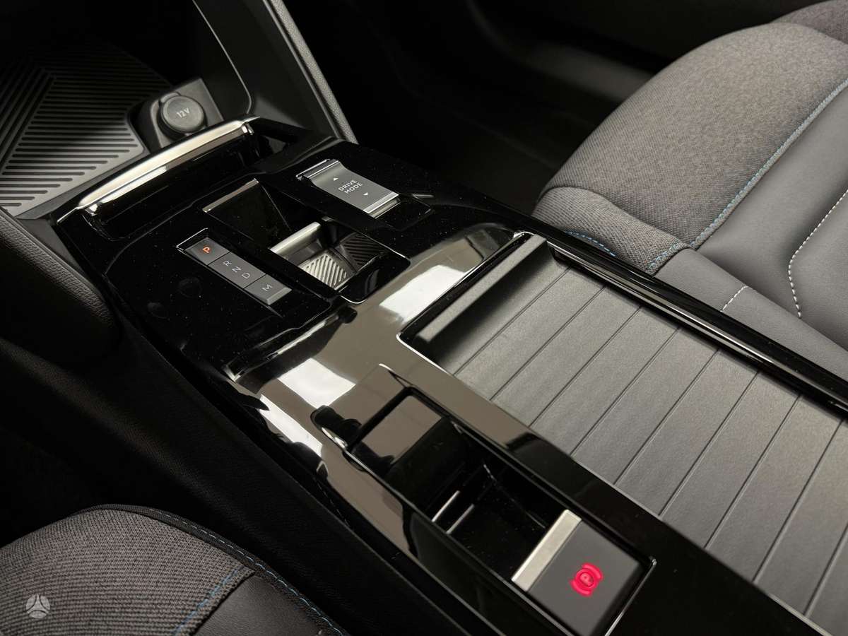 Citroen C4, 1.2 l., hatchback