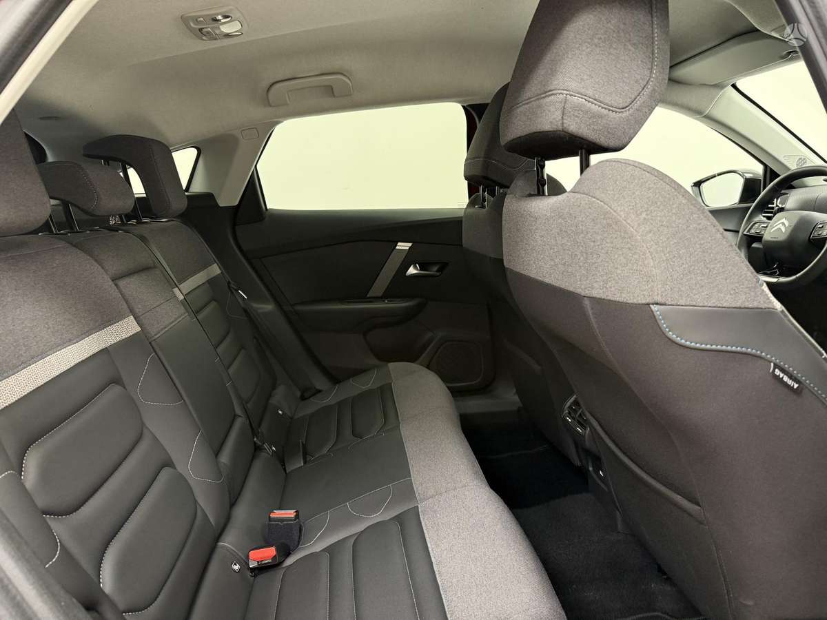 Citroen C4, 1.2 l., hatchback