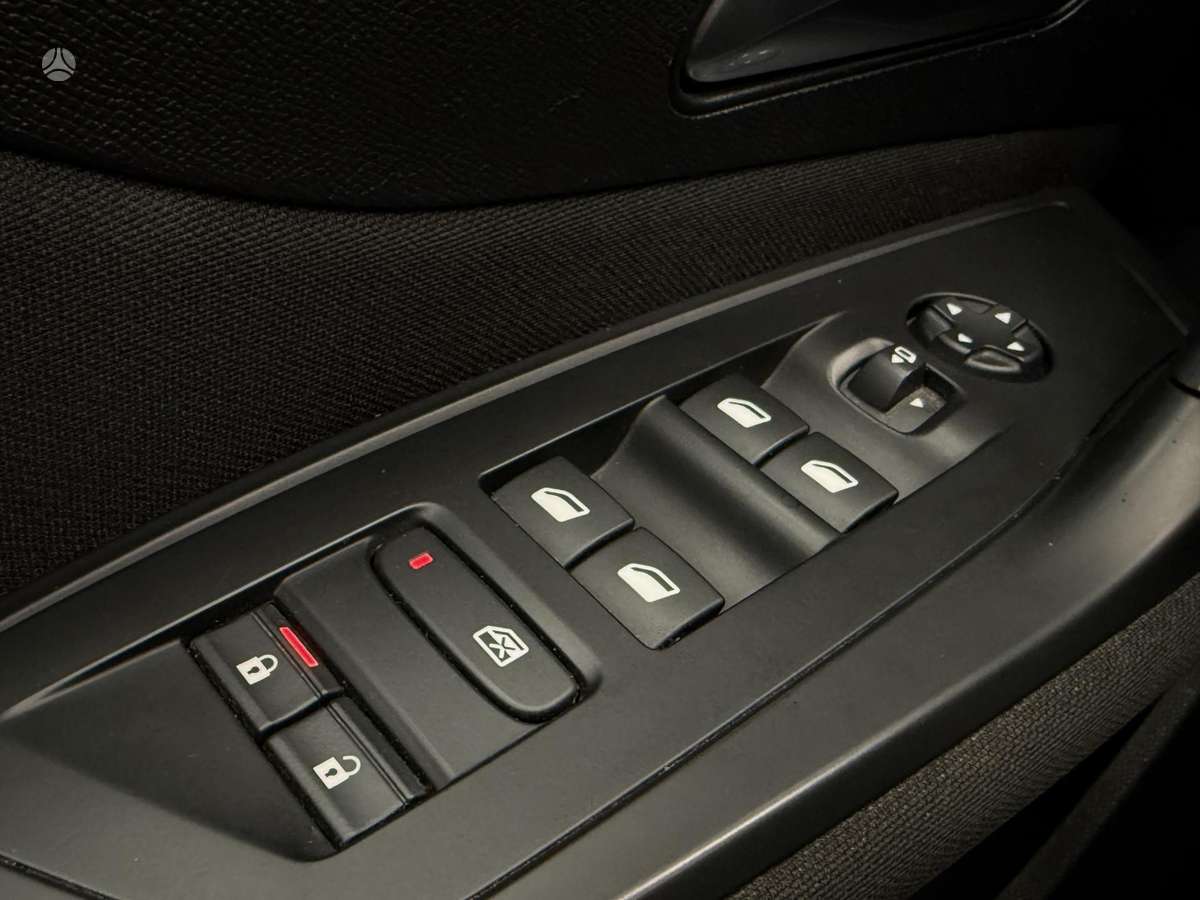 Peugeot 308, 1.2 l., hatchback