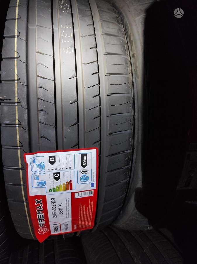 Continental, летние 235/40 R19