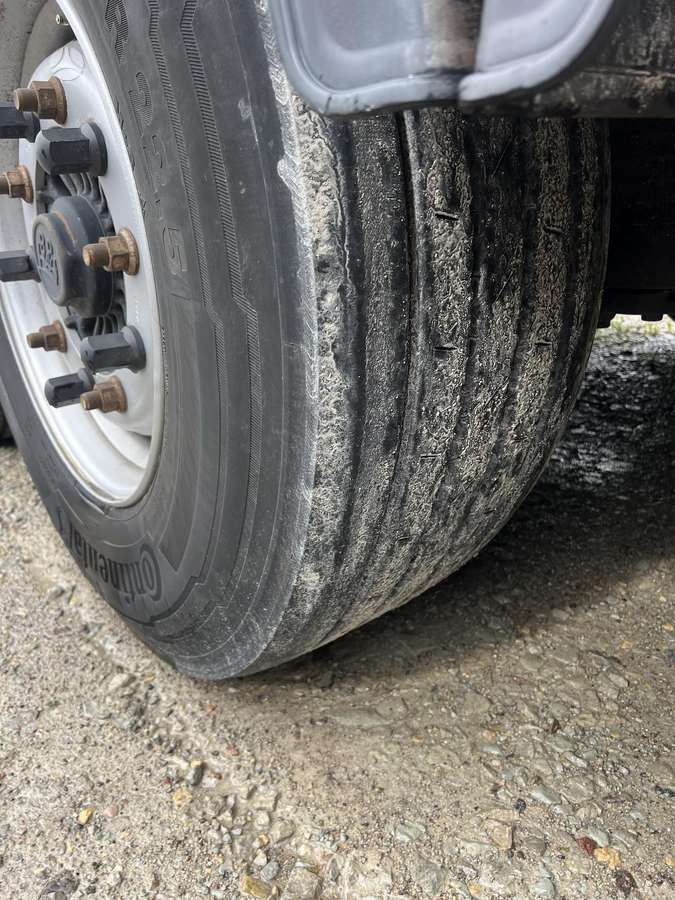 Knapen, su slankiojančiomis grindimis