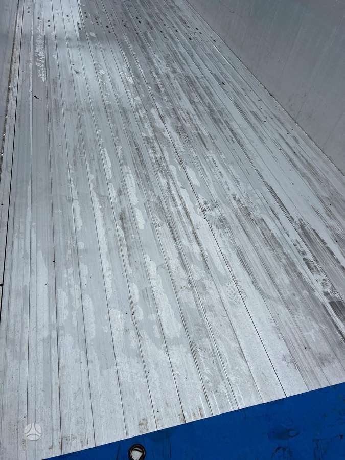 Knapen, su slankiojančiomis grindimis