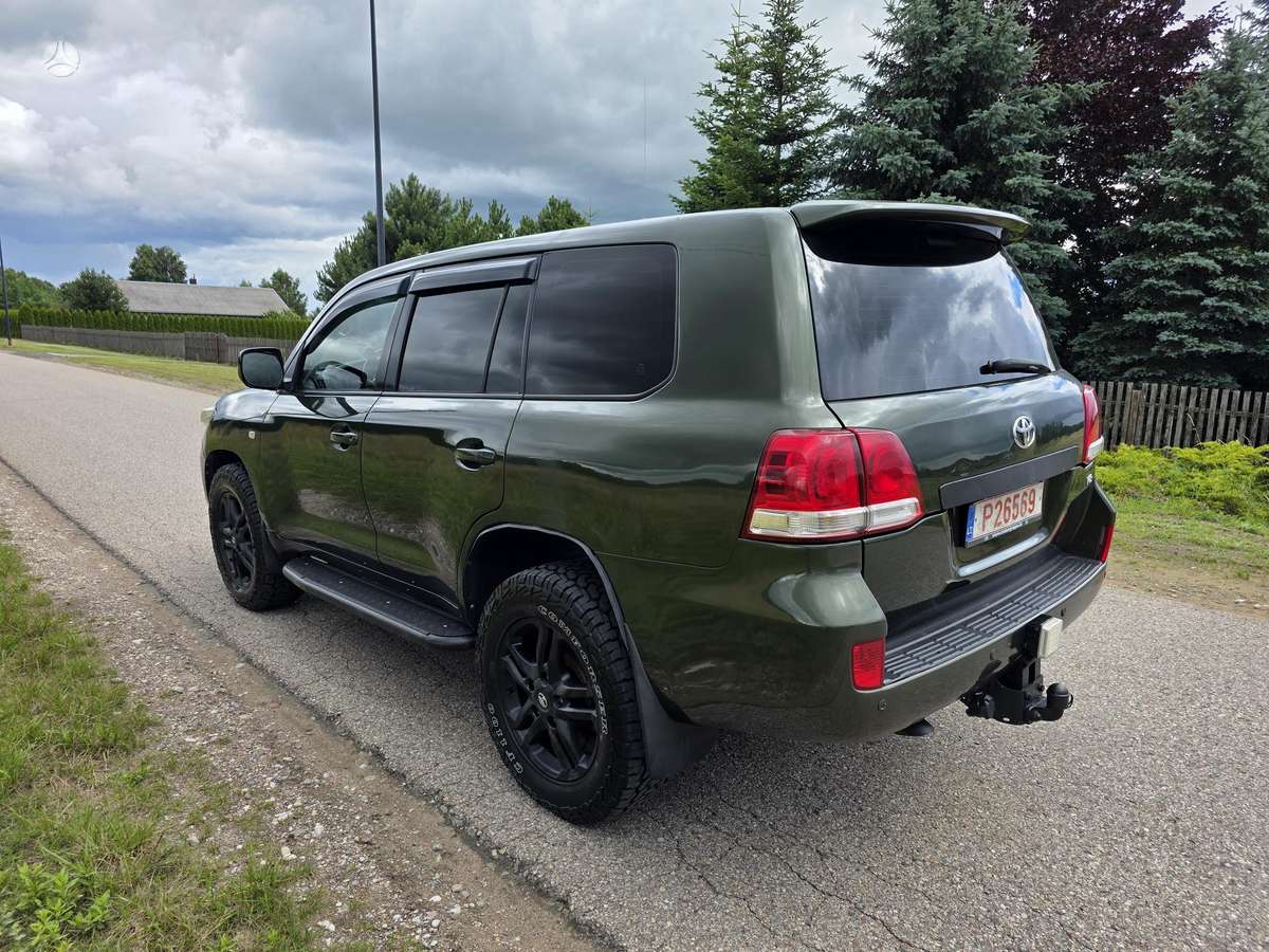 Toyota Land Cruiser - 4