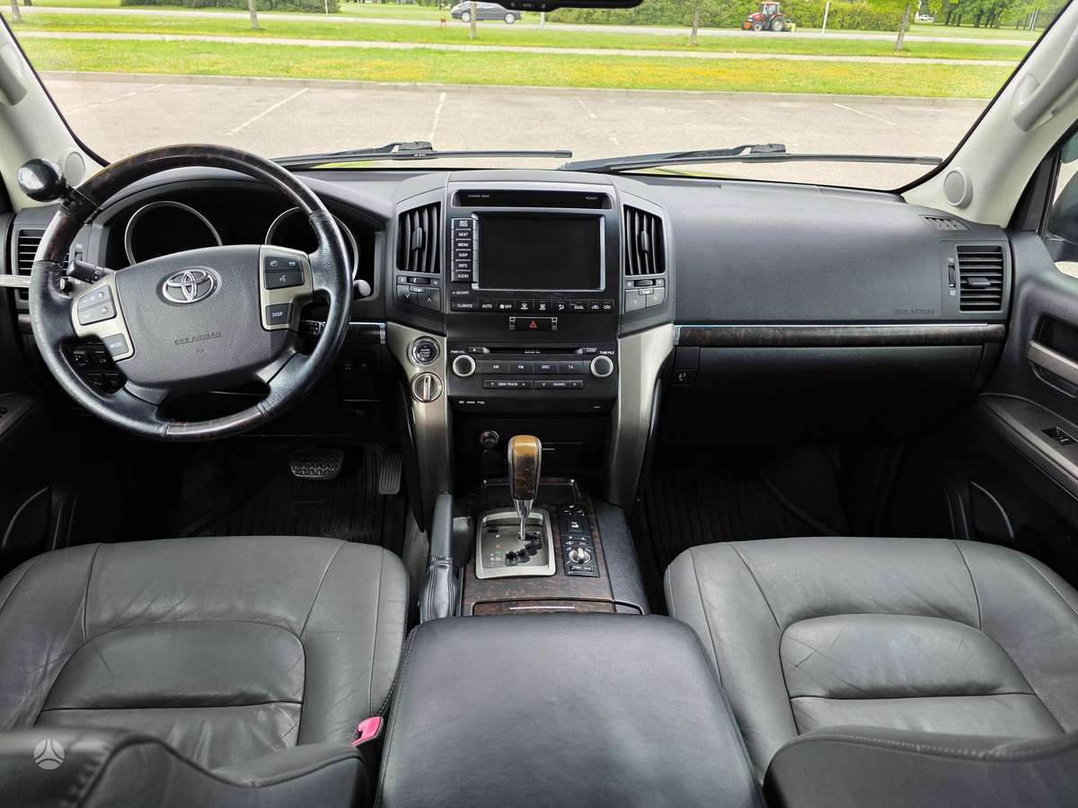 Toyota Land Cruiser - 6