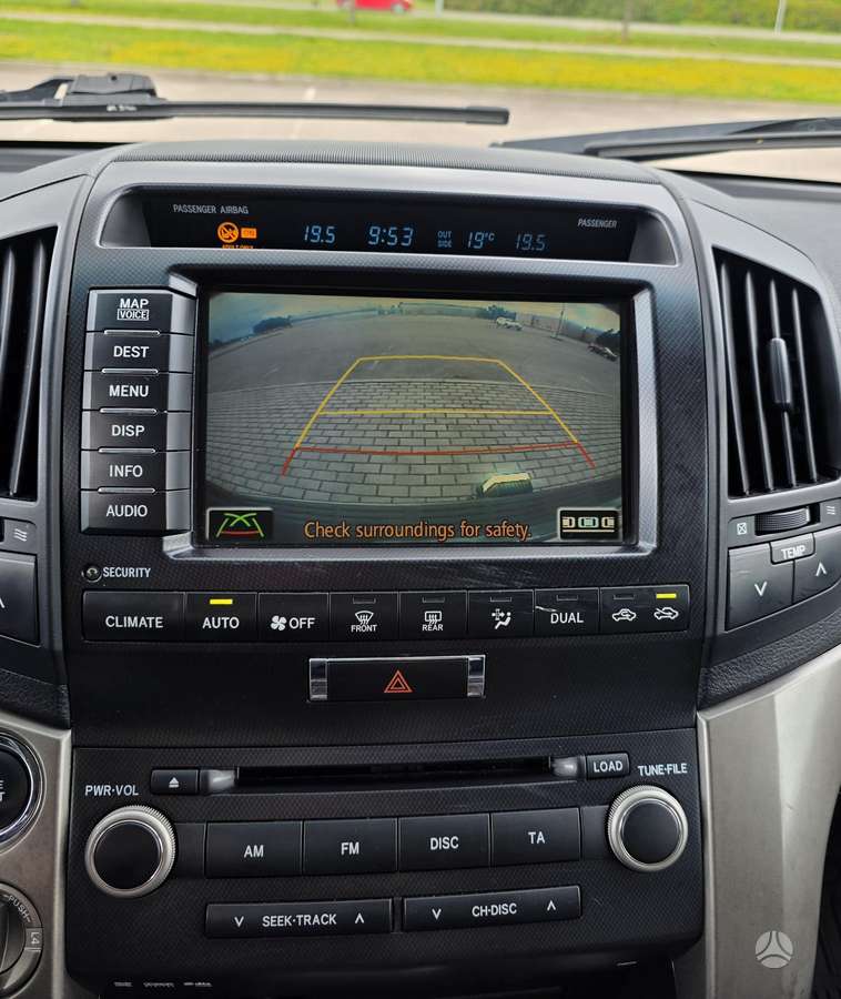 Toyota Land Cruiser - 7