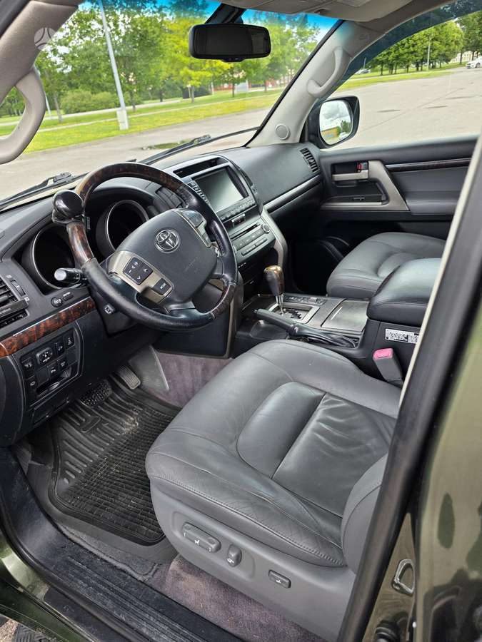 Toyota Land Cruiser - 8
